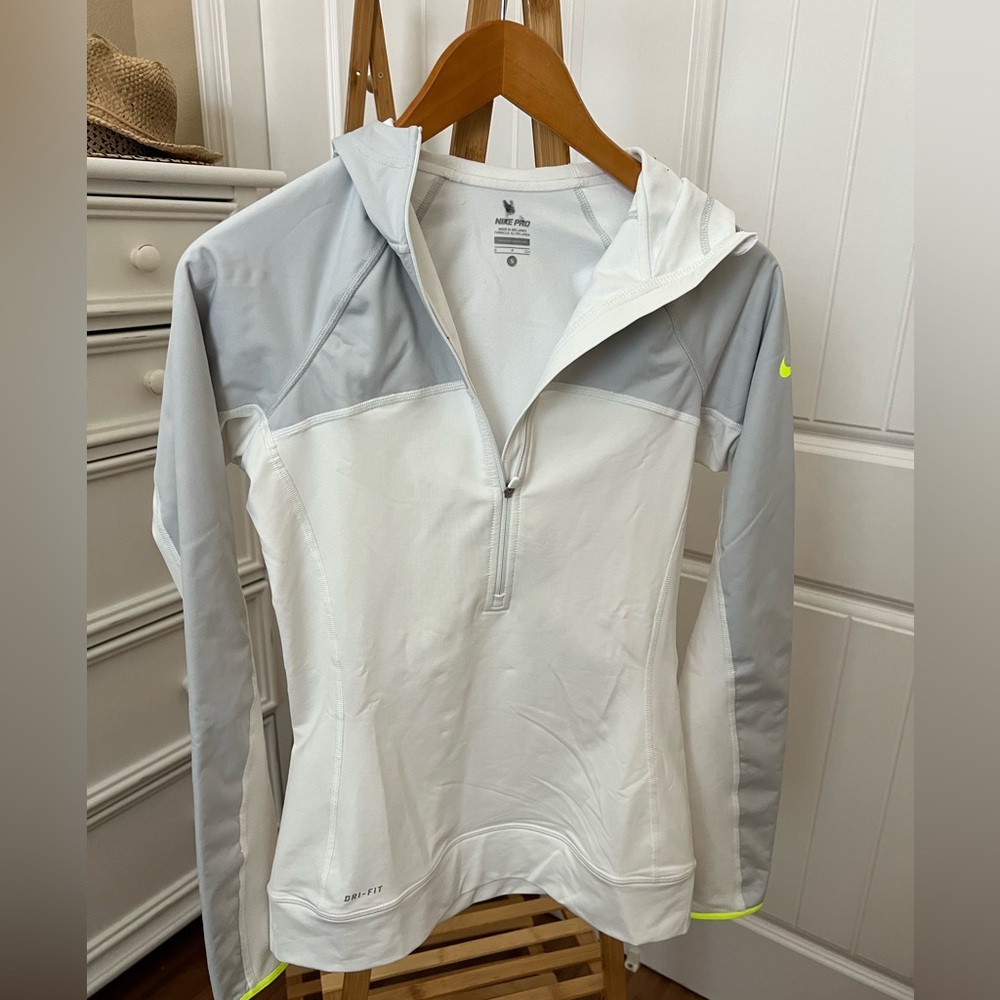 Nike DriFit Pullover